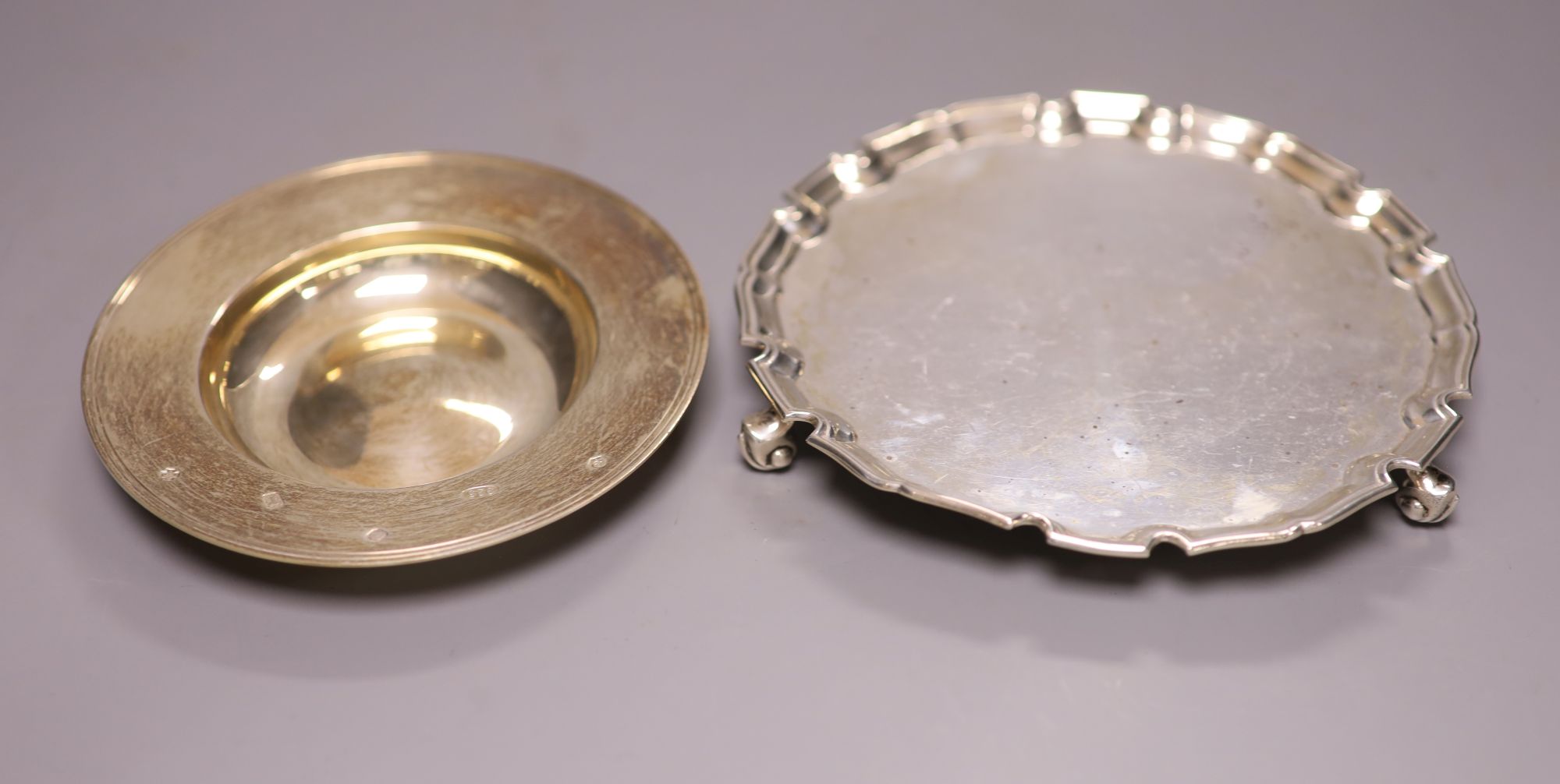 A circular silver waiter with piecrust edge, London 1961 and a modern silver (925) circular armada dish, 9.09oz.